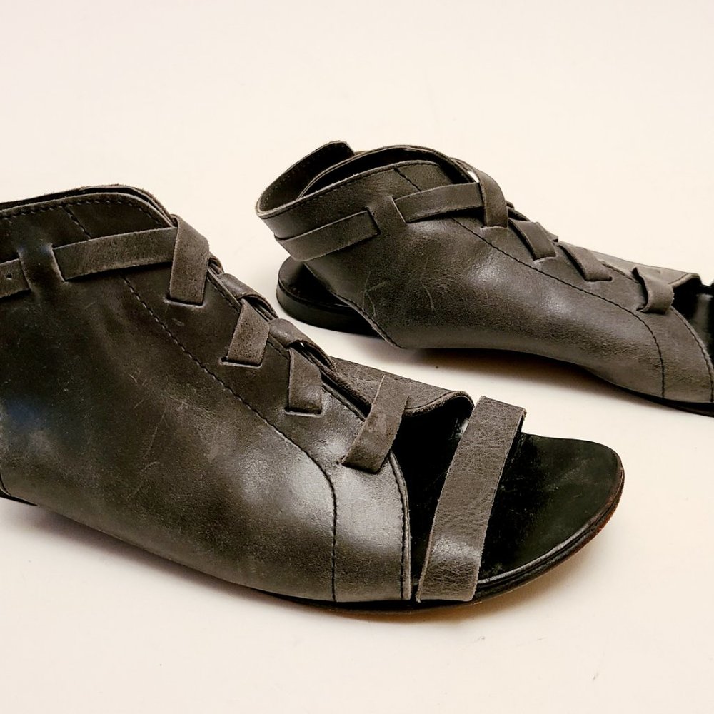 Ecote Urban Outfitters Charcoal Gray Leather Lace-Up Sandals Size 7